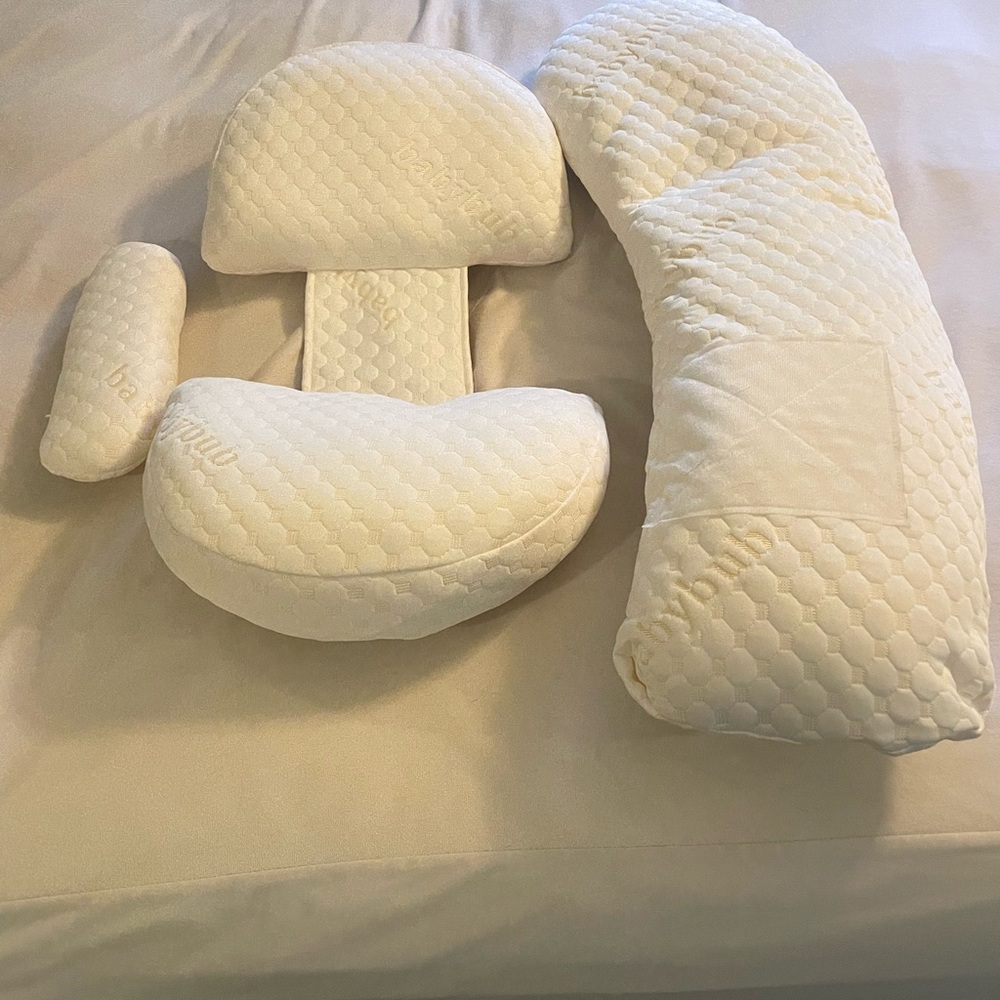 NWOT Babybub Maternity Pillow